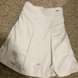 White Lulu lemon skirt